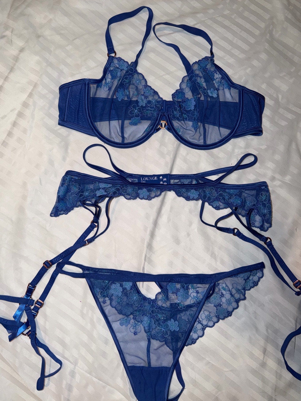 Lounge Tyra Floral Lingerie Set - Picture 2 of 4